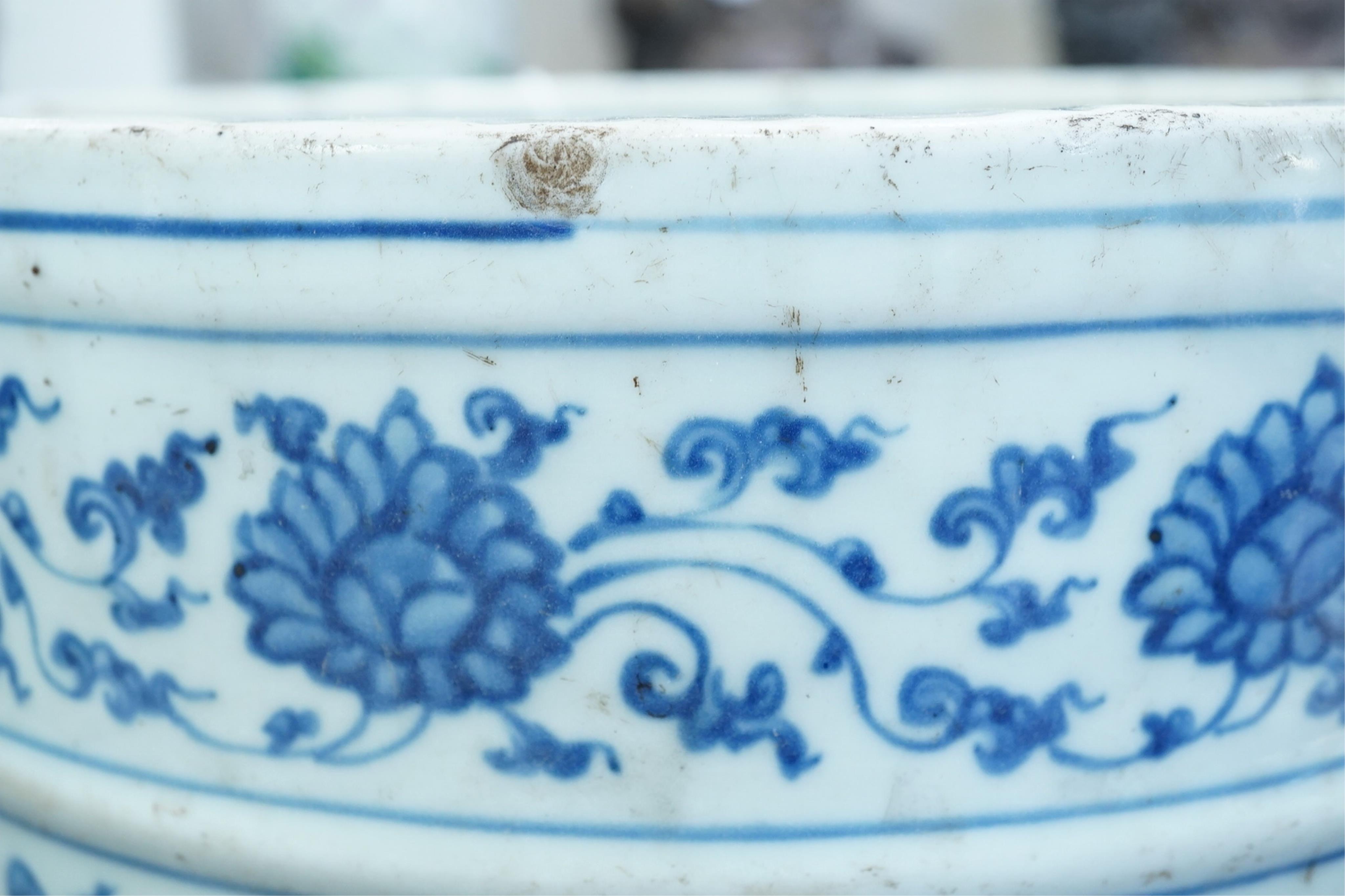 A large Chinese blue and white tripod censer, Ming Dynasty, 16th century